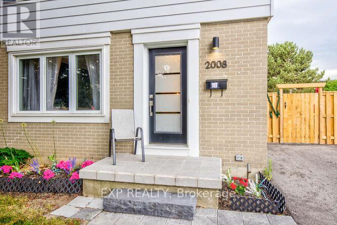 2008 Royal Crescent, London East, Ontario  N5V 1N8 - Photo 2 - X12200478