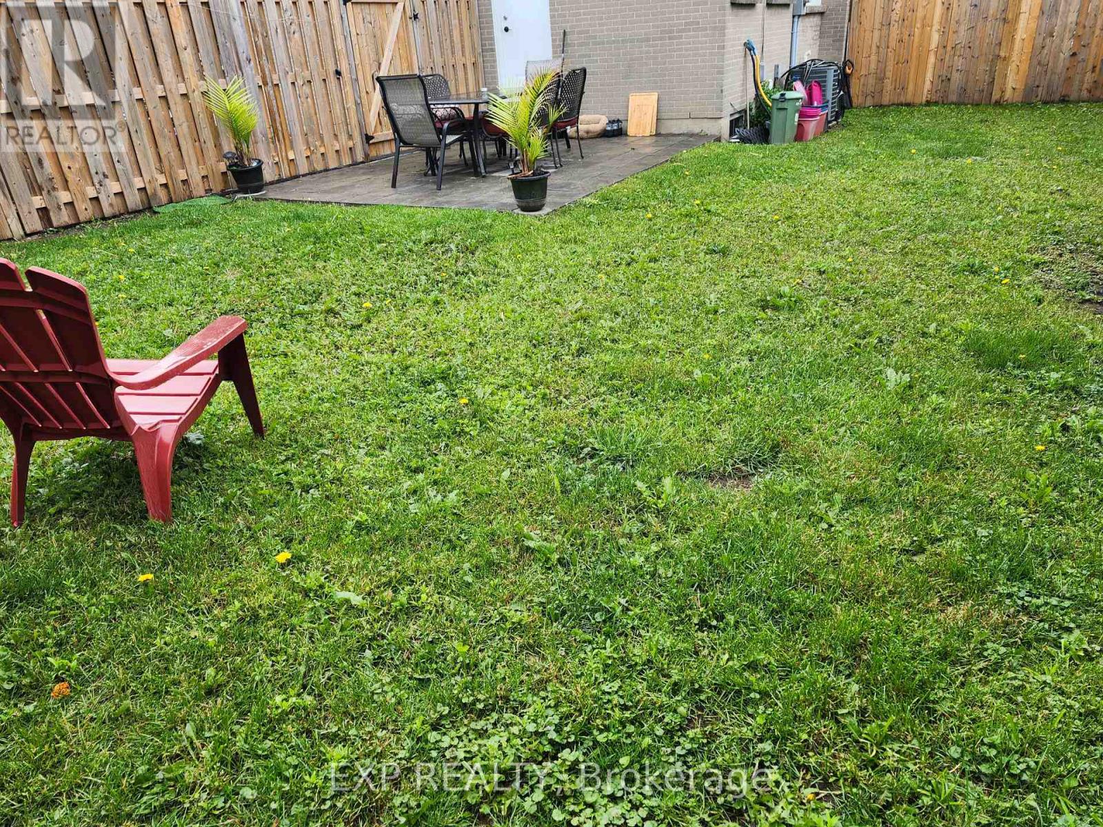 2008 Royal Crescent, London East, Ontario  N5V 1N8 - Photo 21 - X12200478