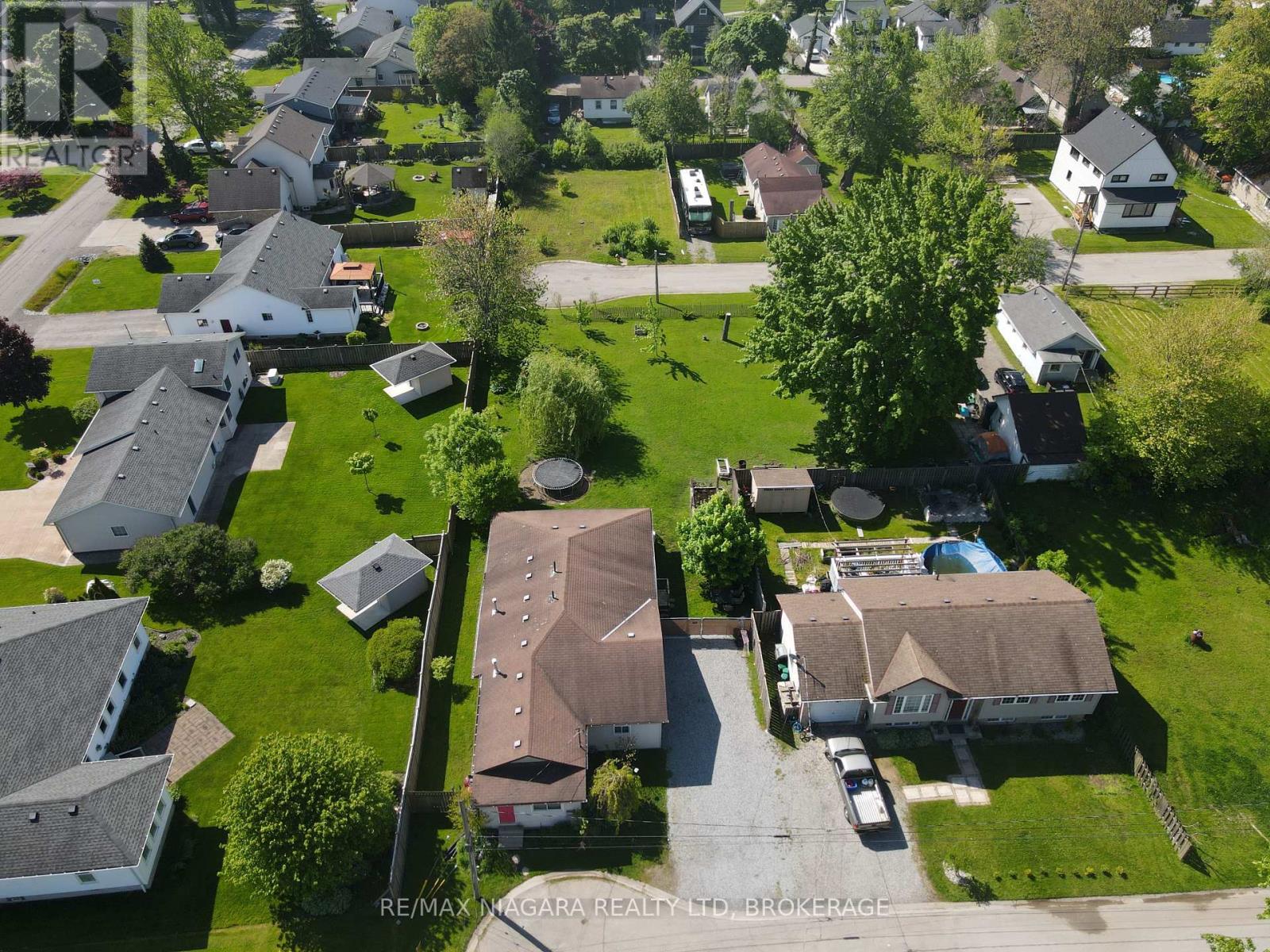 39 Longtent Avenue, Fort Erie, Ontario  L2A 1E2 - Photo 4 - X12198993