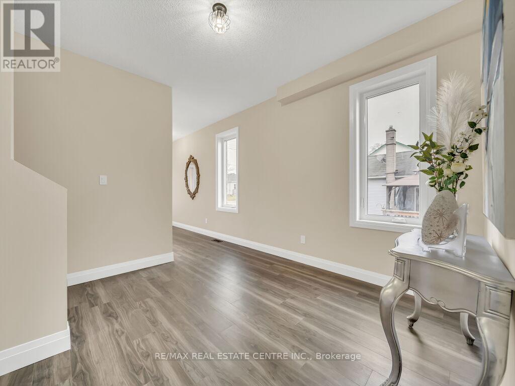 256 King Street W, Ingersoll, Ontario  N5C 2K7 - Photo 10 - X12201871