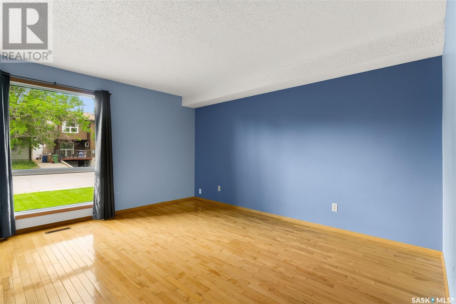 863 Athlone Drive N, Regina, Saskatchewan  S4X 2G7 - Photo 4 - SK008252