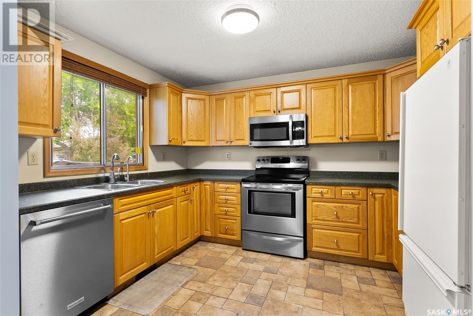 863 Athlone Drive N, Regina, Saskatchewan  S4X 2G7 - Photo 8 - SK008252