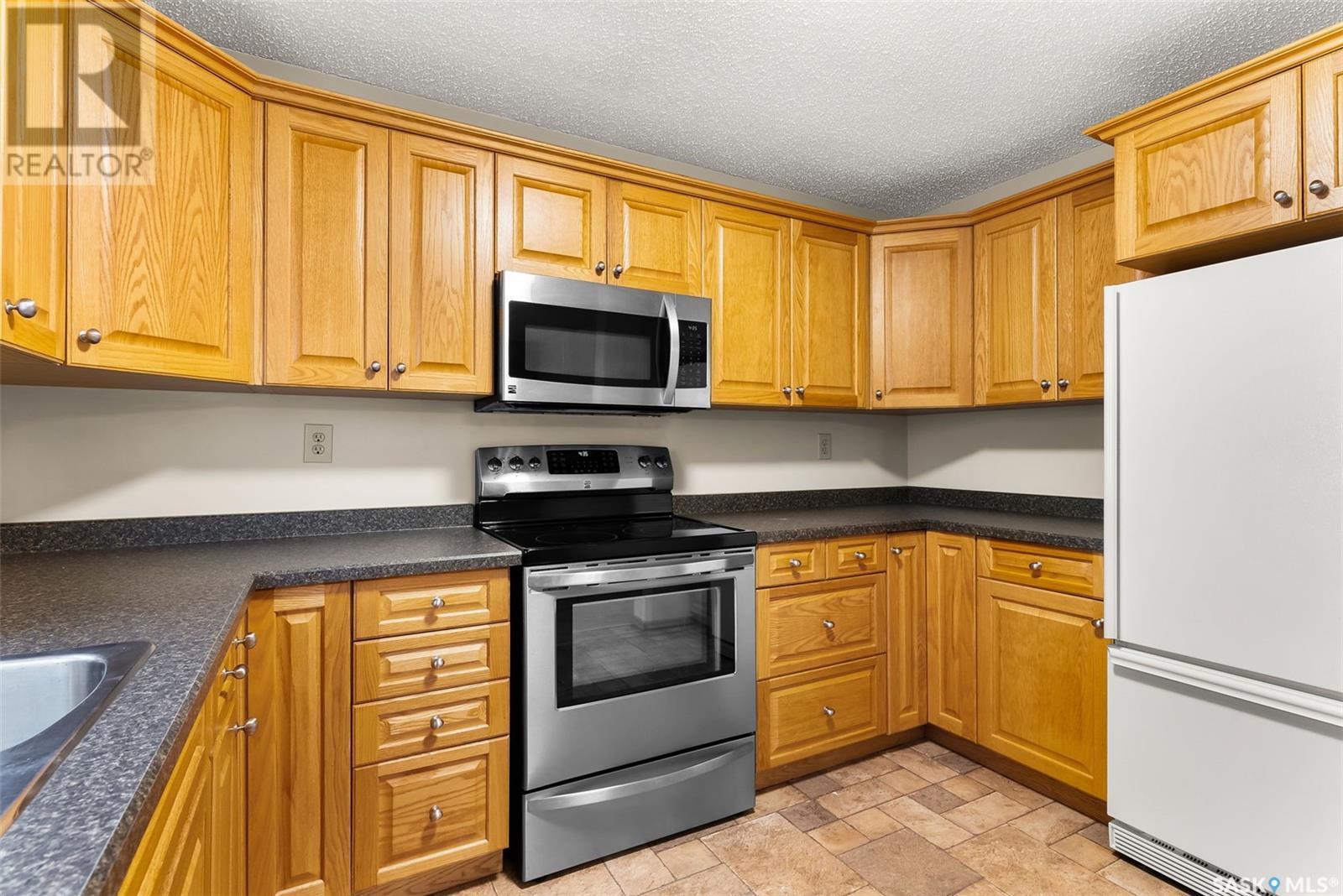 863 Athlone Drive N, Regina, Saskatchewan  S4X 2G7 - Photo 9 - SK008252