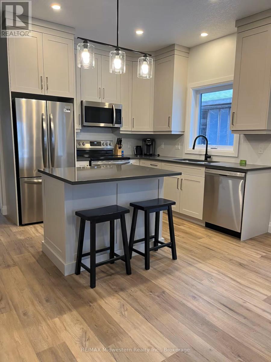 23 William Street S, Minto, Ontario  N0G 1M0 - Photo 2 - X12200008