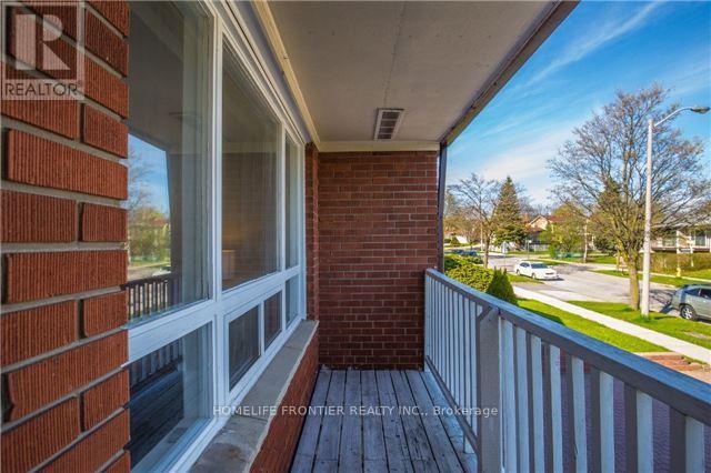 154 Bestview Drive, Toronto (Bayview Woods-Steeles), Ontario  M2M 2Y3 - Photo 12 - C12201990