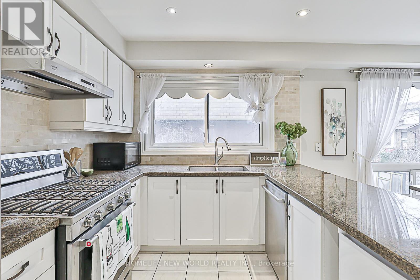 36 Snapdragon Drive, Toronto (Pleasant View), Ontario  M2J 4X6 - Photo 8 - C12202013