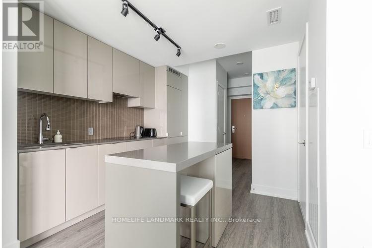 5401 - 7 Grenville Street, Toronto (Bay Street Corridor), Ontario  M4Y 0E9 - Photo 11 - C12202040
