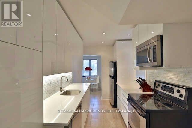 452 St Clements Avenue, Toronto, Ontario  M5N 1M1 - Photo 2 - C12202076