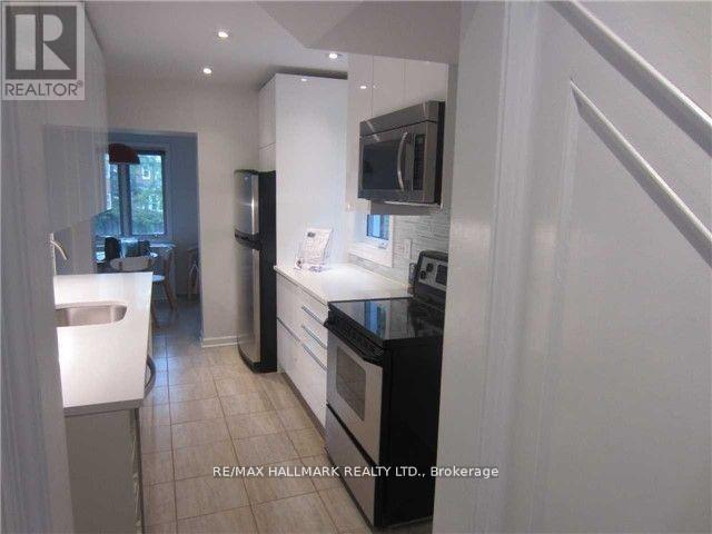 452 St Clements Avenue, Toronto, Ontario  M5N 1M1 - Photo 4 - C12202076
