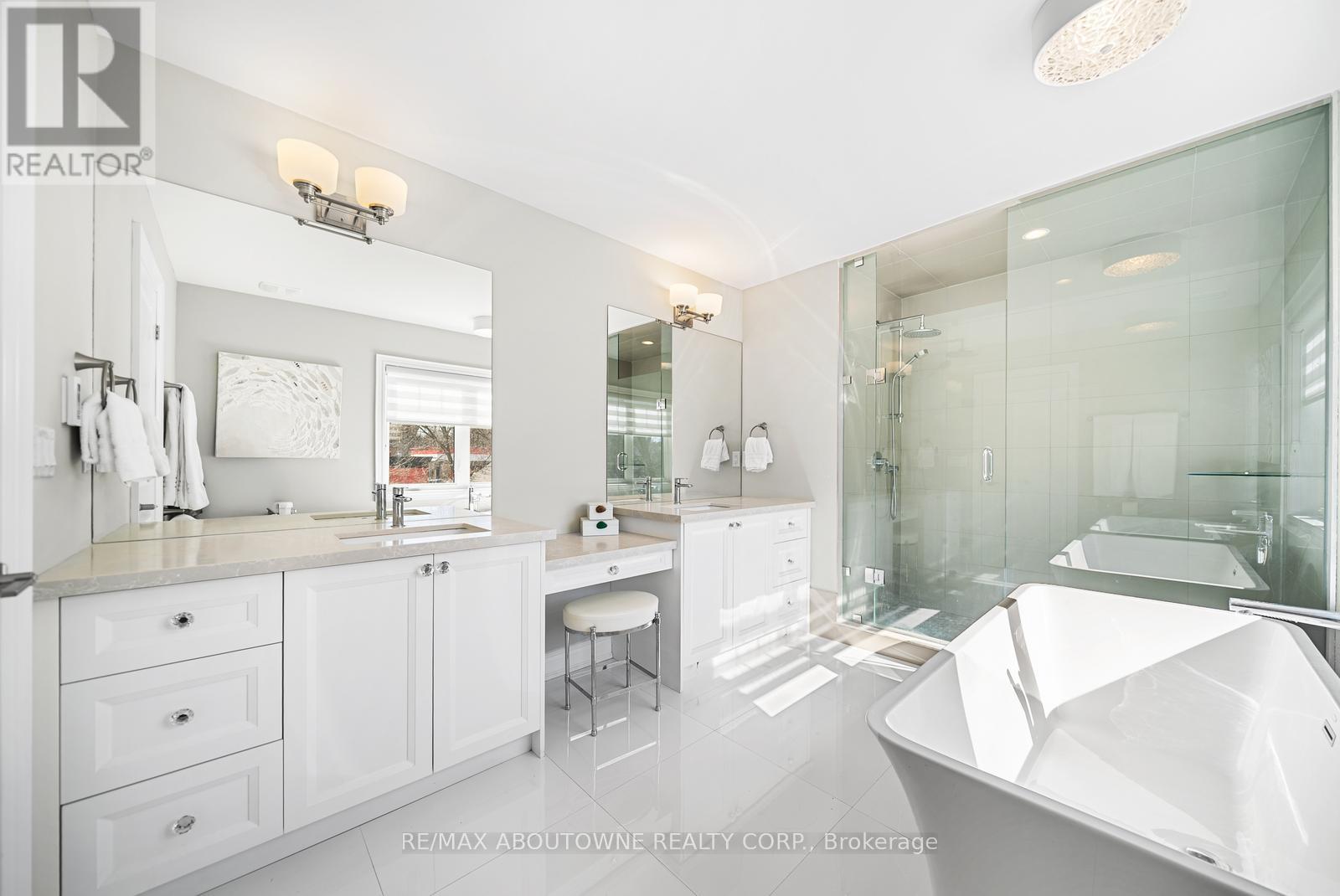 114 Waterview Common, Oakville, Ontario  L6L 0E7 - Photo 23 - W12033543