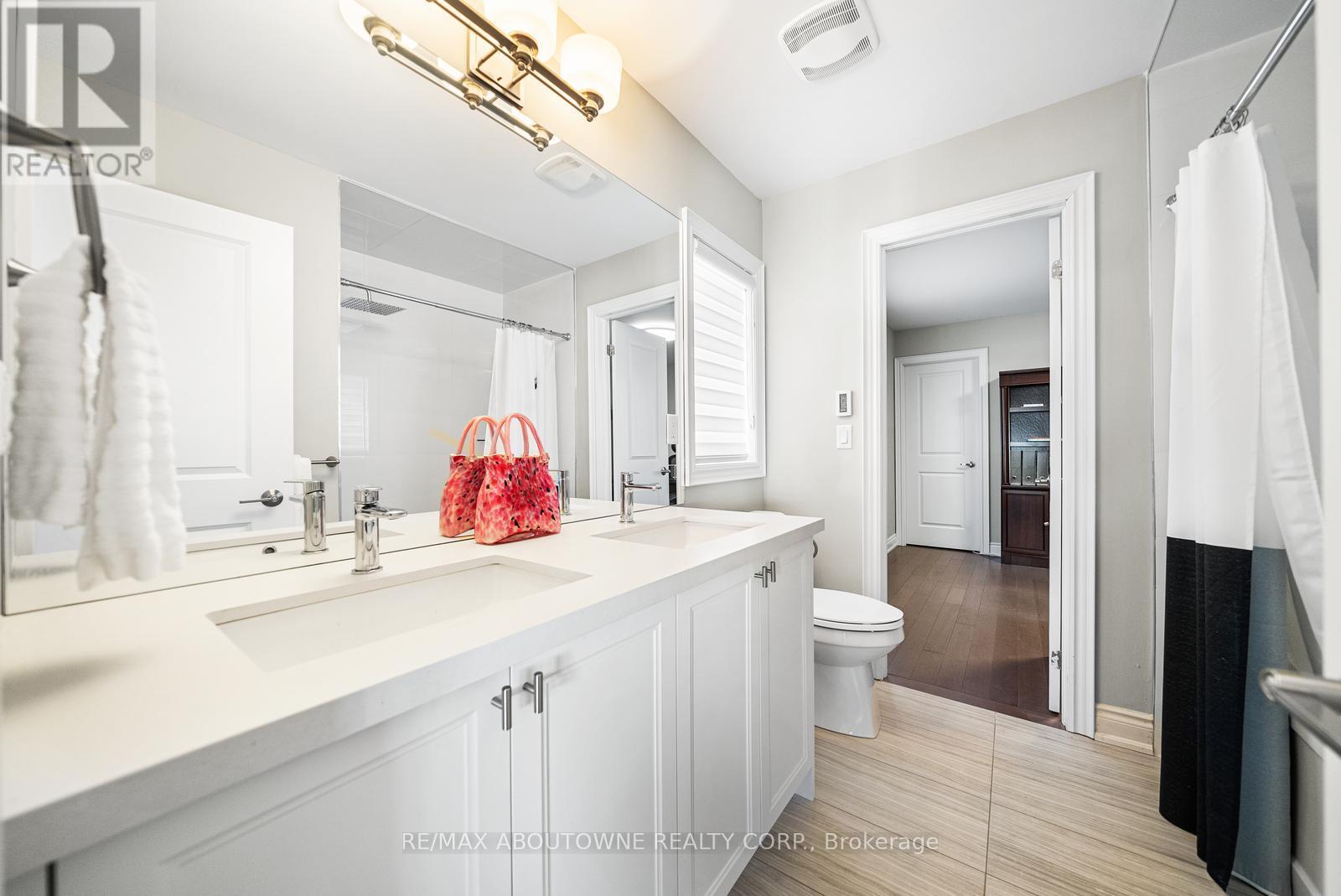 114 Waterview Common, Oakville, Ontario  L6L 0E7 - Photo 31 - W12033543