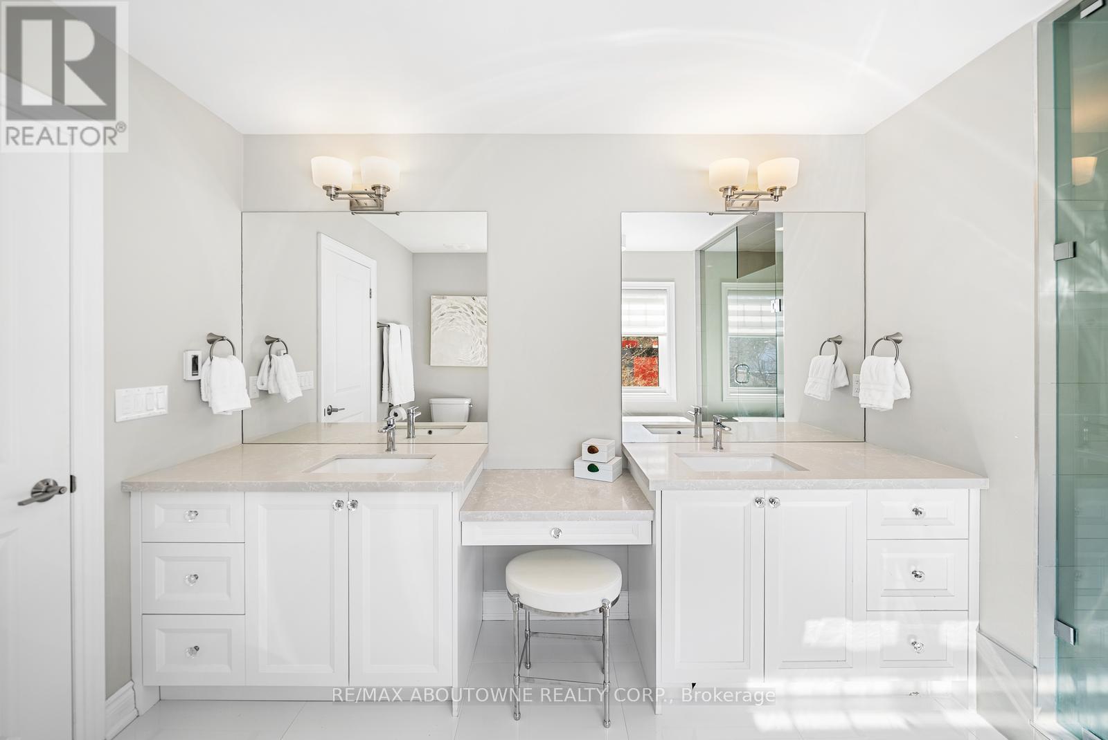 114 Waterview Common, Oakville, Ontario  L6L 0E7 - Photo 24 - W12033543
