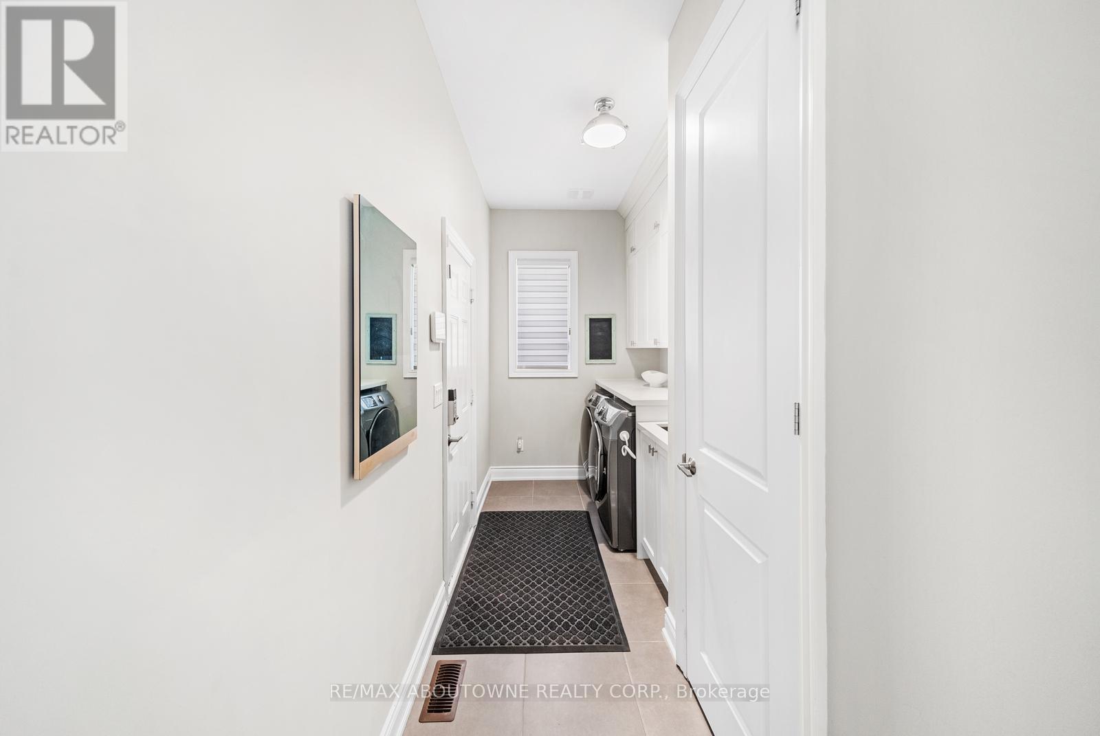 114 Waterview Common, Oakville, Ontario  L6L 0E7 - Photo 17 - W12033543