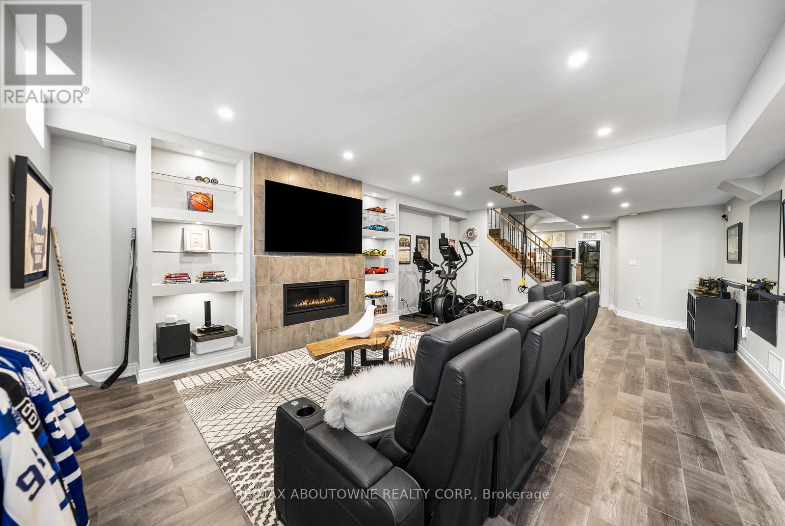114 Waterview Common, Oakville, Ontario  L6L 0E7 - Photo 34 - W12033543