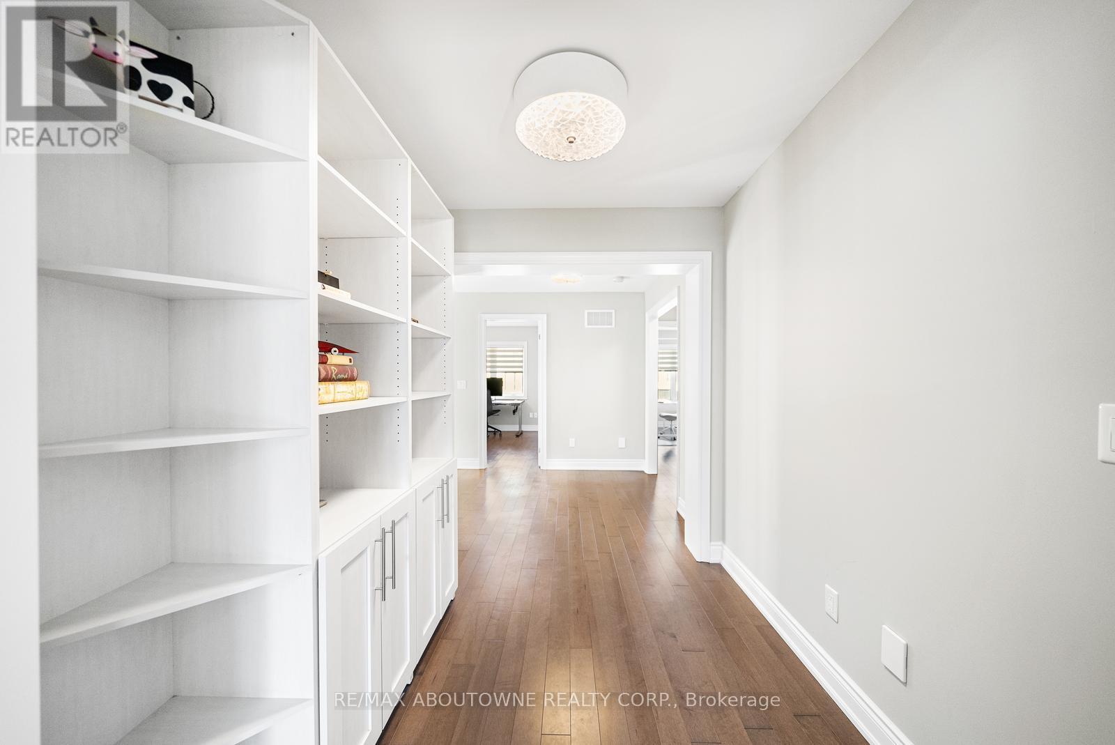 114 Waterview Common, Oakville, Ontario  L6L 0E7 - Photo 26 - W12033543