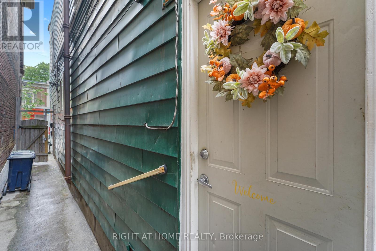 2 - 2207 Queen Street E, Toronto, Ontario  M4E 1E8 - Photo 3 - E12201940