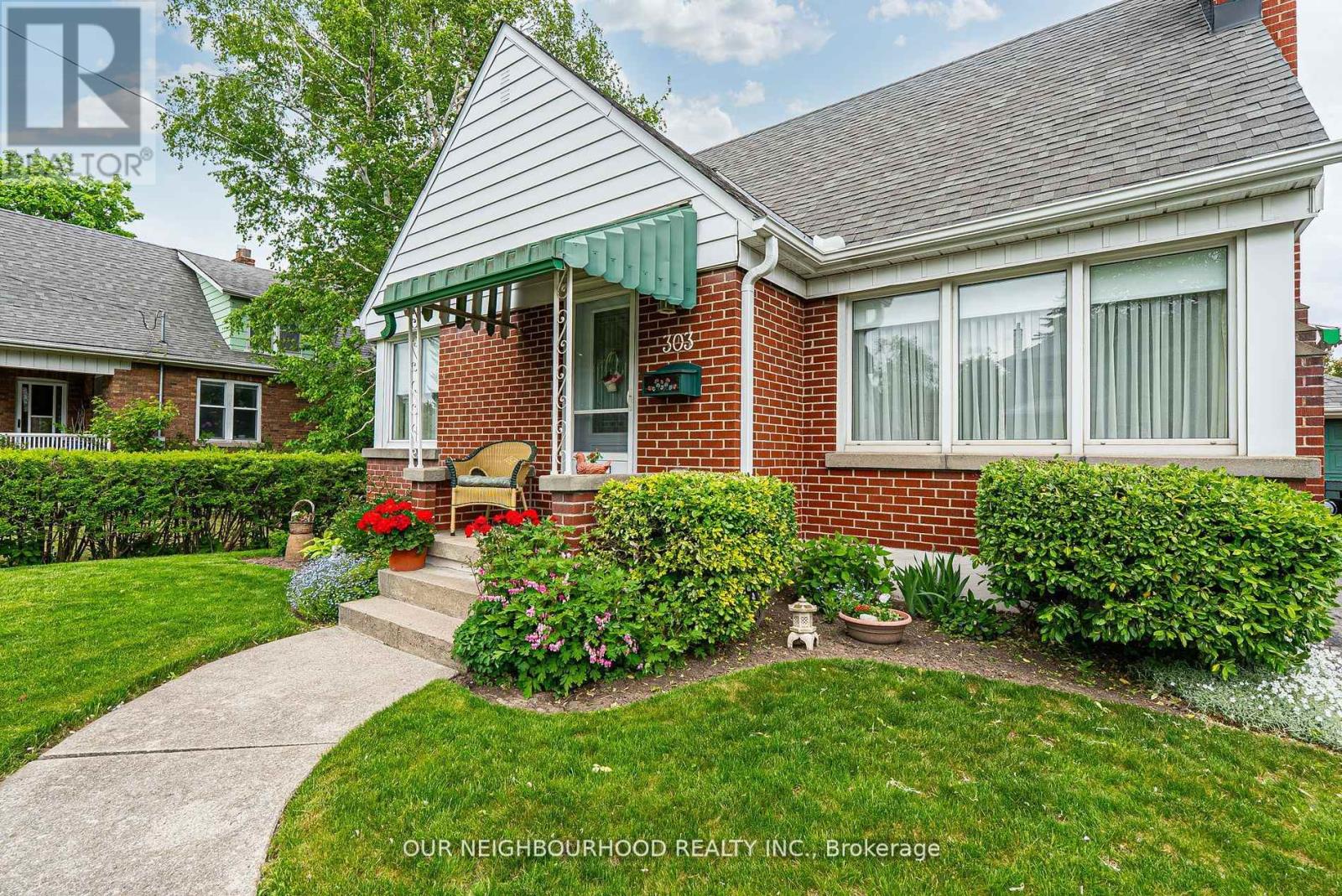 303 Byron Street N, Whitby, Ontario  L1N 4N4 - Photo 2 - E12202141