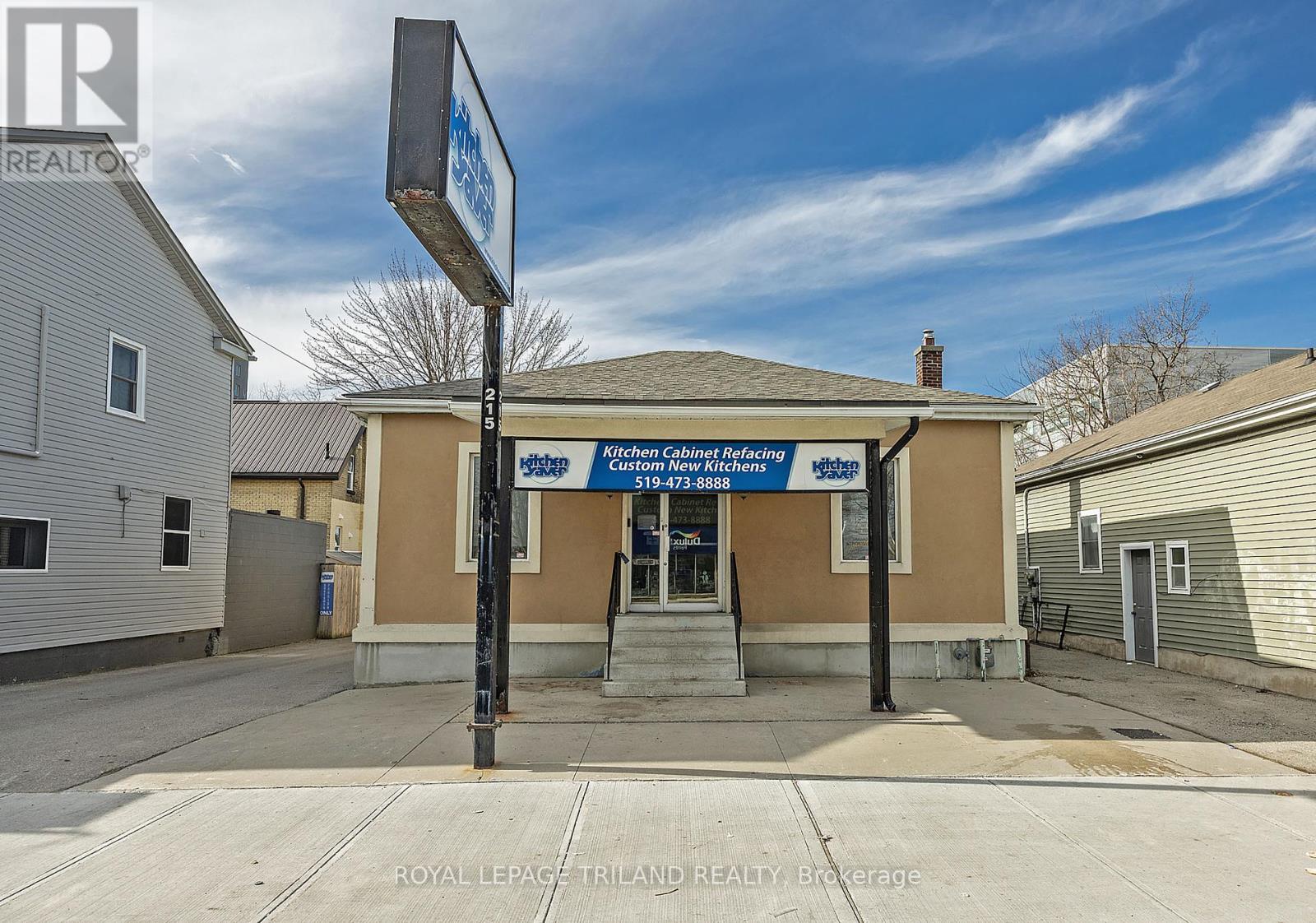 215 Wellington Street, London East, Ontario  N6B 2L2 - Photo 2 - X12202203
