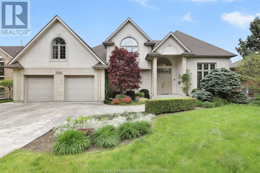 MLS# 25014344: 123 WINTERMUTE, Lakeshore, Canada
