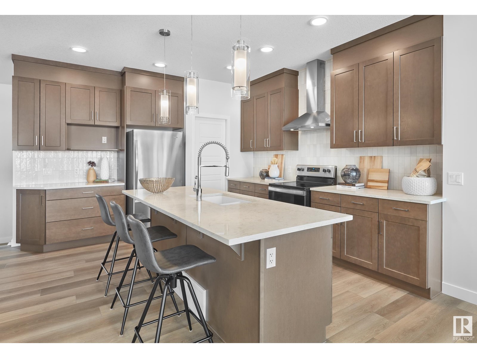 705 Payipwat Cm Sw, Edmonton, Alberta  T6W 5K8 - Photo 1 - E4440839