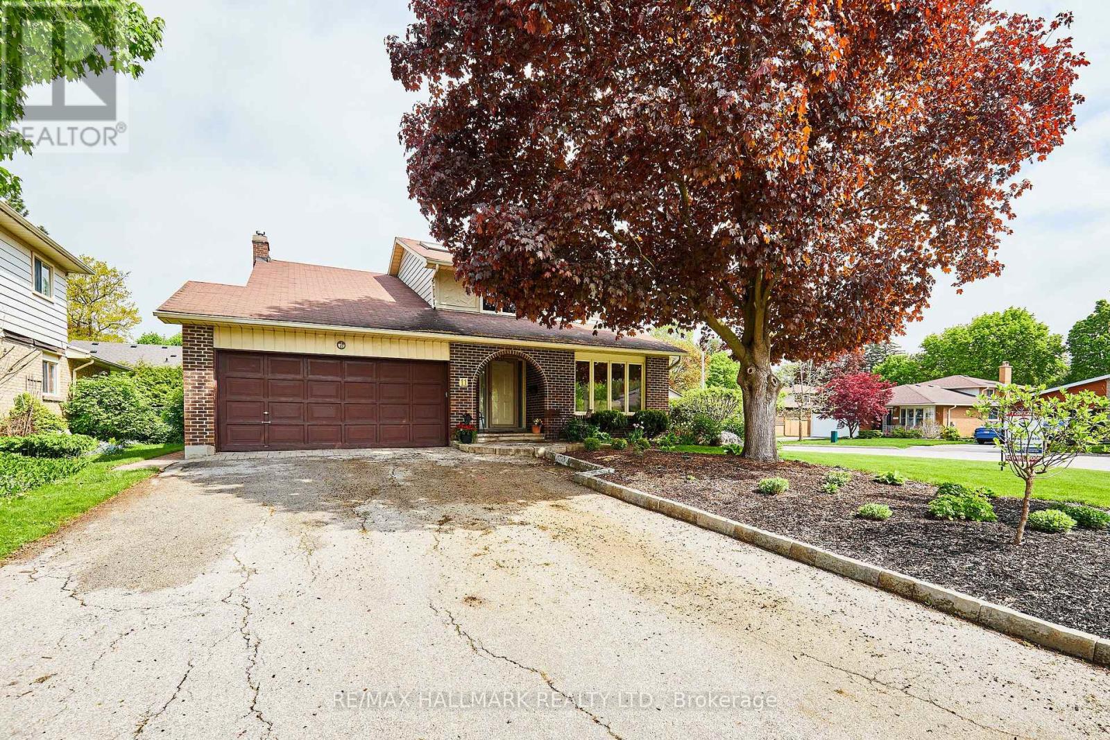 11 INNIS CRESCENT, Richmond Hill, Ontario