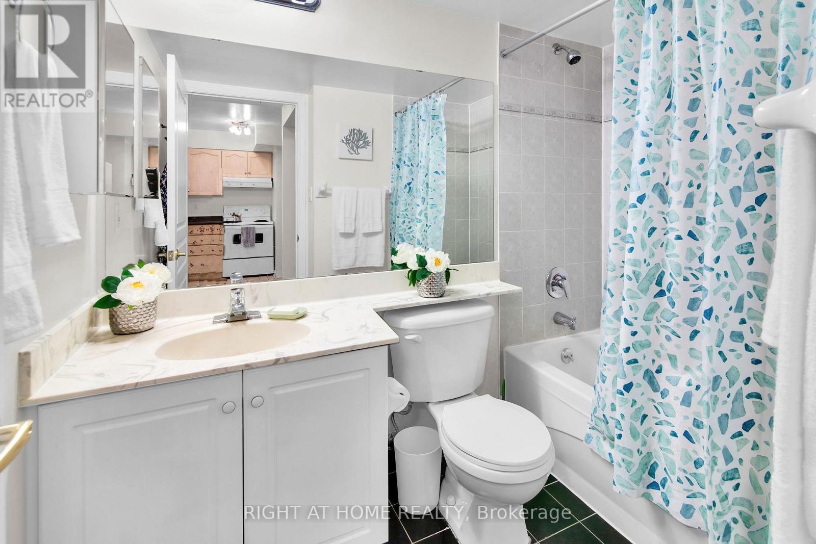 404 - 19 Northern Heights Drive, Richmond Hill, Ontario  L4B 4M4 - Photo 8 - N12202002