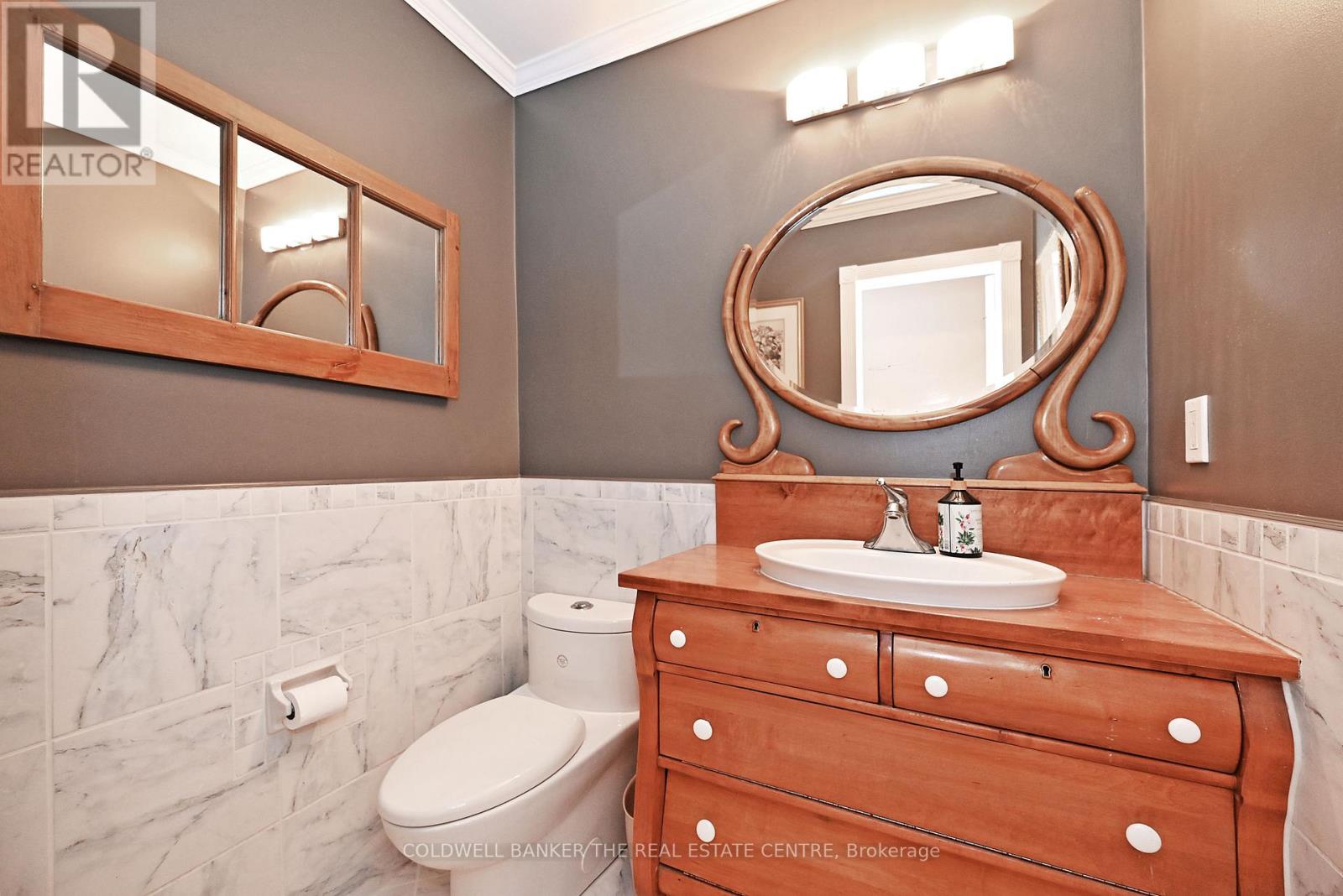 738 Leslie Valley Drive, Newmarket, Ontario  L3Y 7J3 - Photo 8 - N12202051
