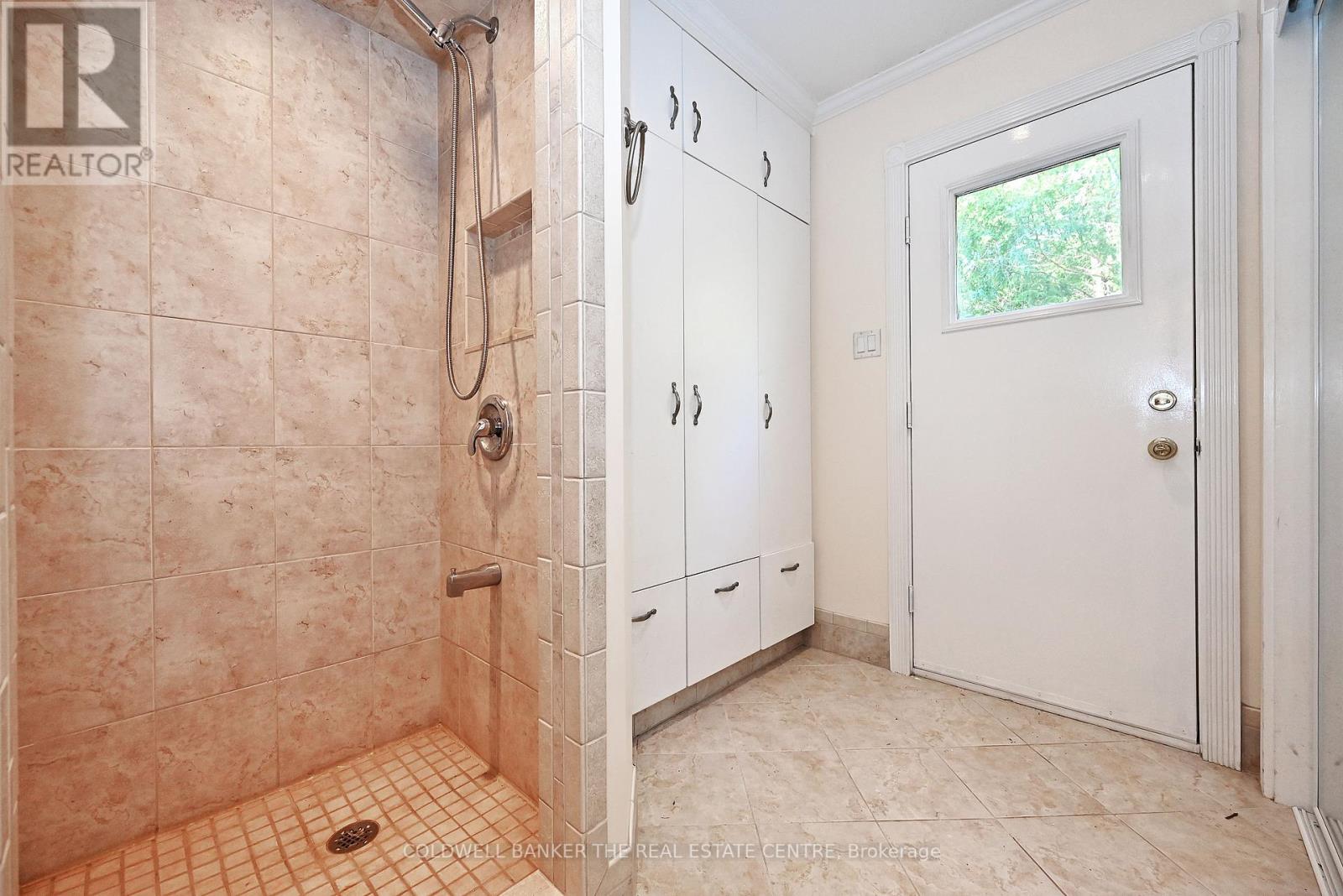 738 Leslie Valley Drive, Newmarket, Ontario  L3Y 7J3 - Photo 9 - N12202051