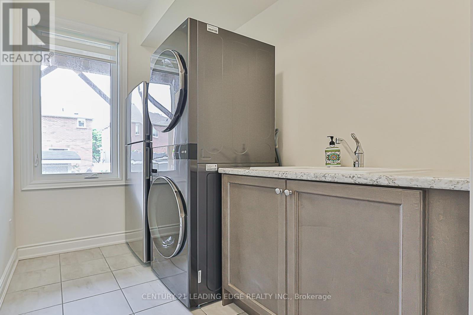 541 New England Court, Newmarket, Ontario  L3X 0M5 - Photo 8 - N12202063