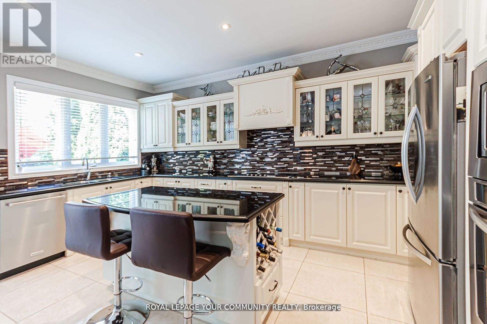 60 Pantano Drive, Vaughan, Ontario  L4J 0B2 - Photo 10 - N12202081