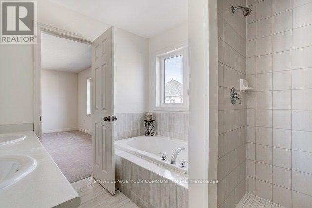 27 John Moore Road, East Gwillimbury, Ontario  L9N 0P4 - Photo 10 - N12202120