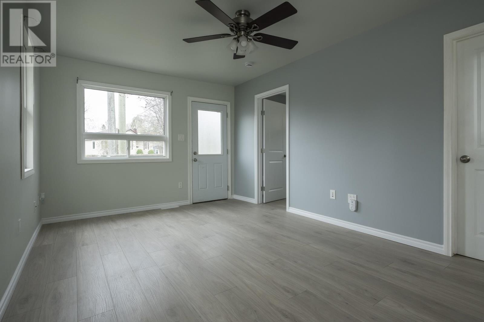 717 Northern Ave, Thunder Bay, Ontario  P7C 2W1 - Photo 4 - TB251359
