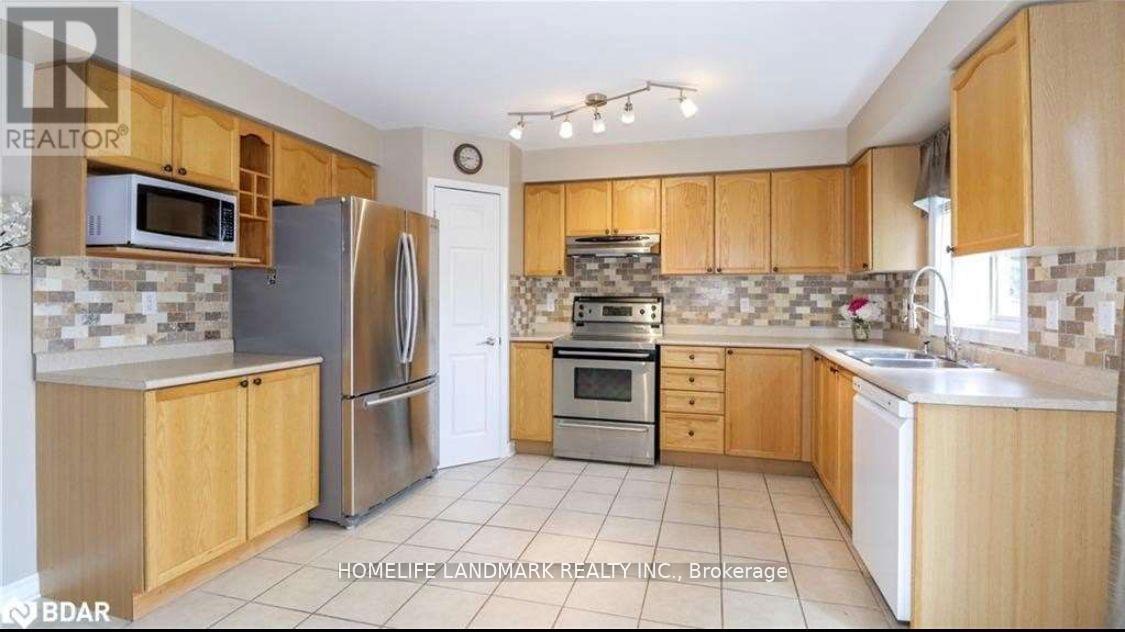 61 Summerset Drive, Barrie, Ontario  L4N 0B2 - Photo 4 - S12201985