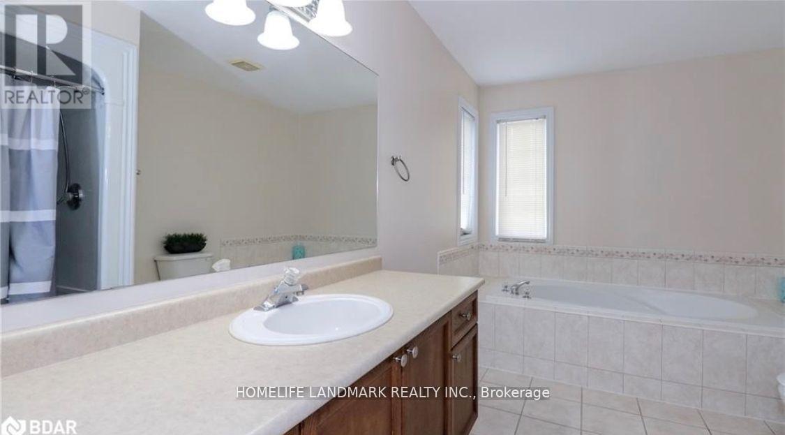 61 Summerset Drive, Barrie, Ontario  L4N 0B2 - Photo 8 - S12201985