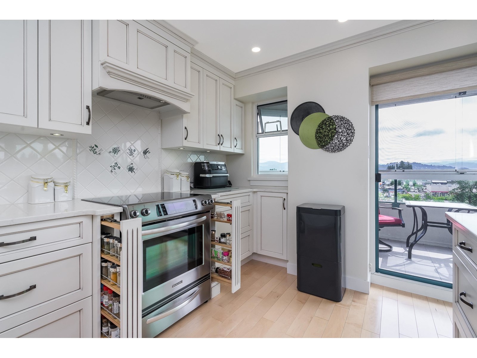 704 32440 Simon Avenue, Abbotsford, British Columbia  V2T 5R3 - Photo 2 - R3008912