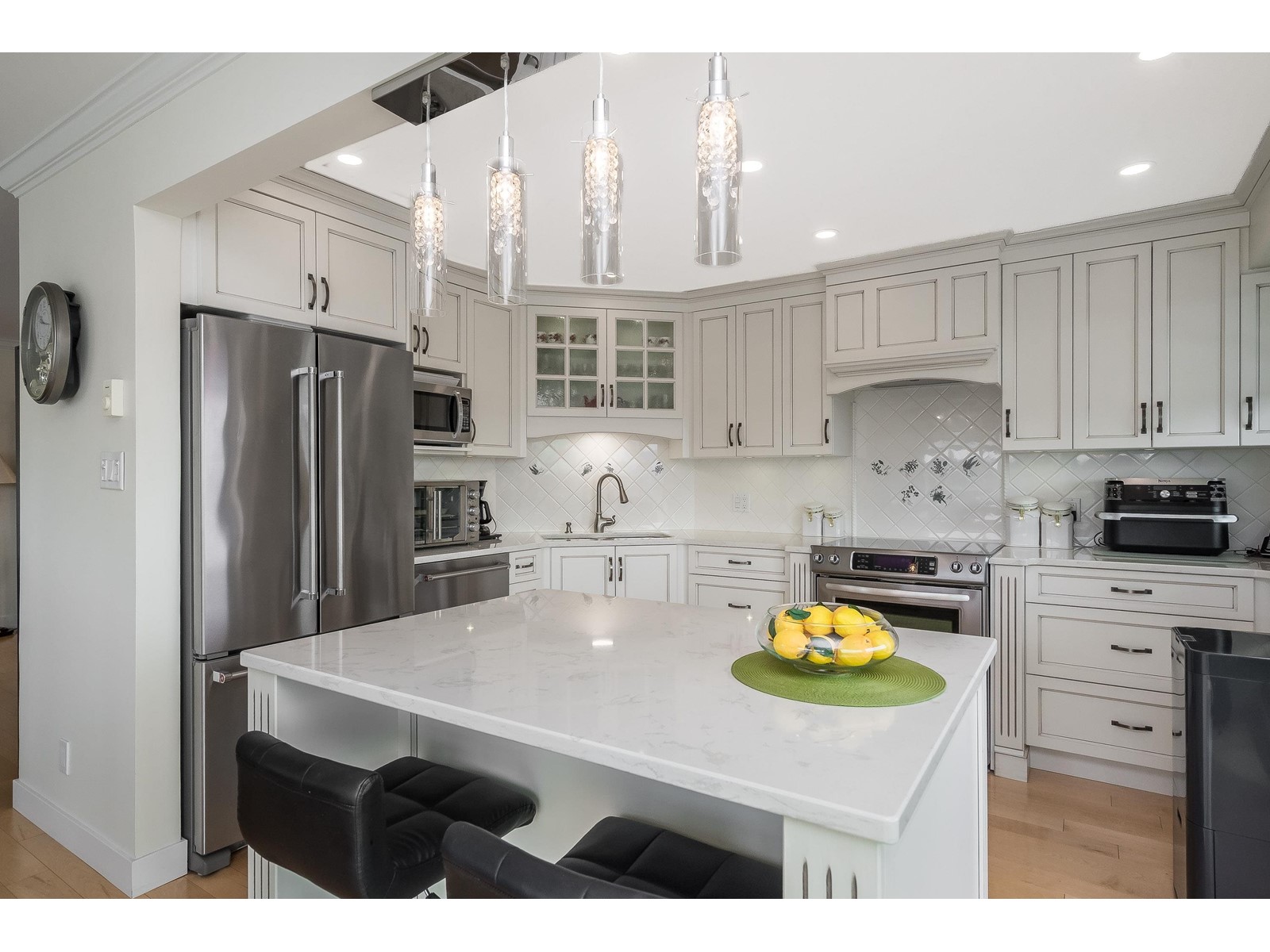 704 32440 Simon Avenue, Abbotsford, British Columbia  V2T 5R3 - Photo 1 - R3008912