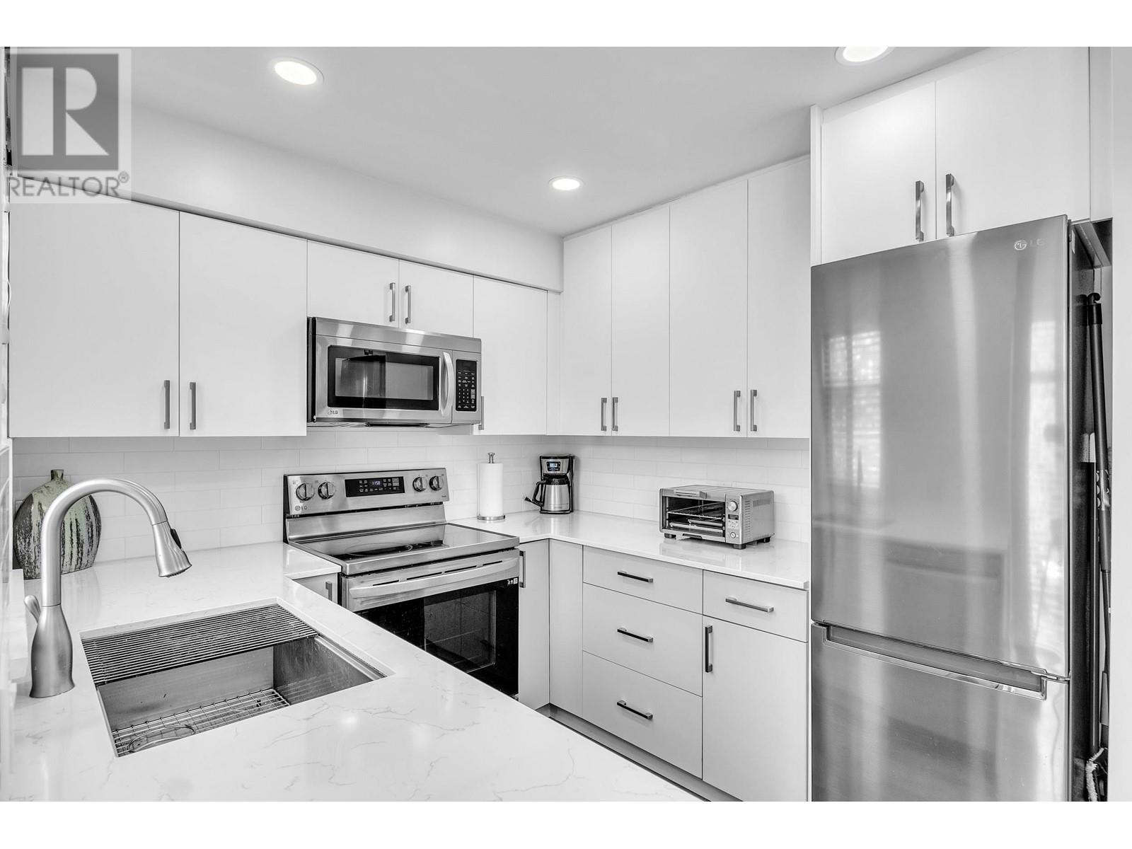 29 3036 W 4th Avenue, Vancouver, British Columbia  V6K 1R4 - Photo 12 - R3012231