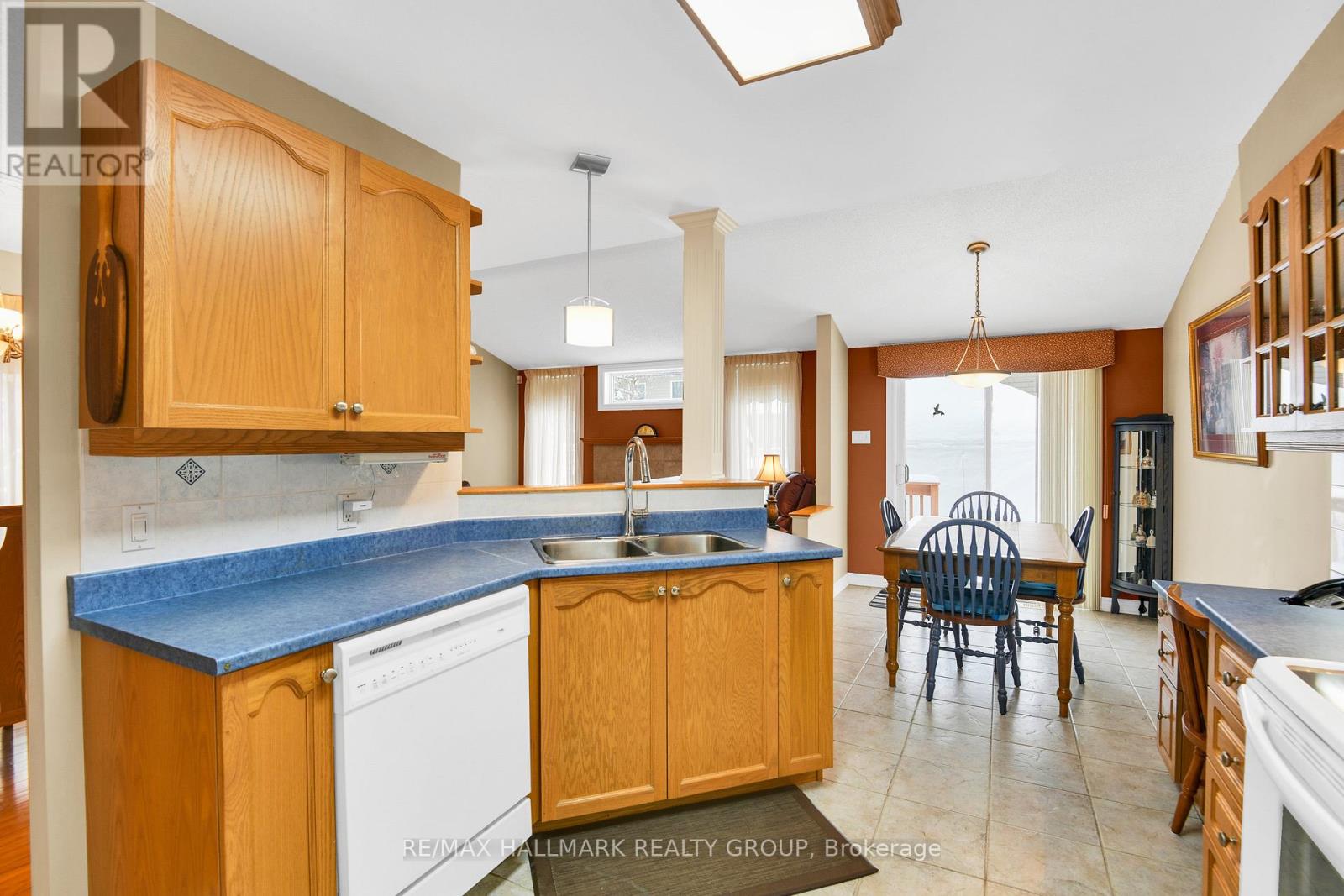 56 Roseanne Lane, Ottawa, Ontario  K1B 1C2 - Photo 14 - X12201512