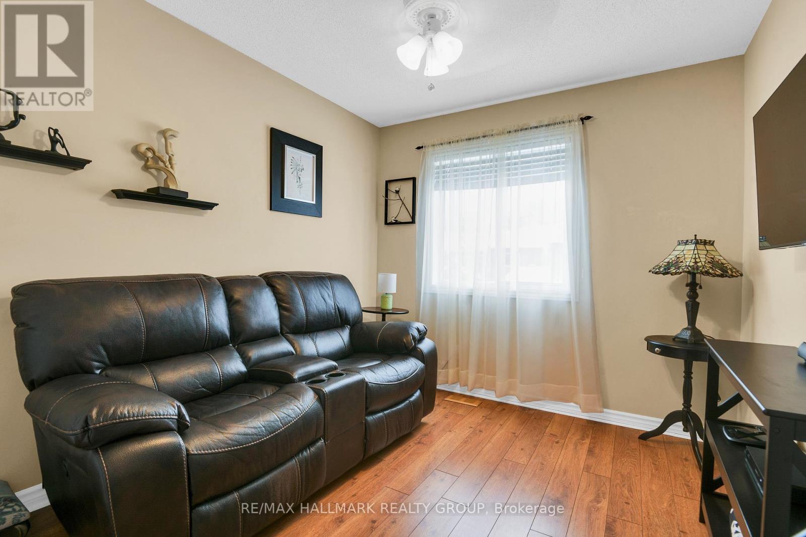 56 Roseanne Lane, Ottawa, Ontario  K1B 1C2 - Photo 22 - X12201512