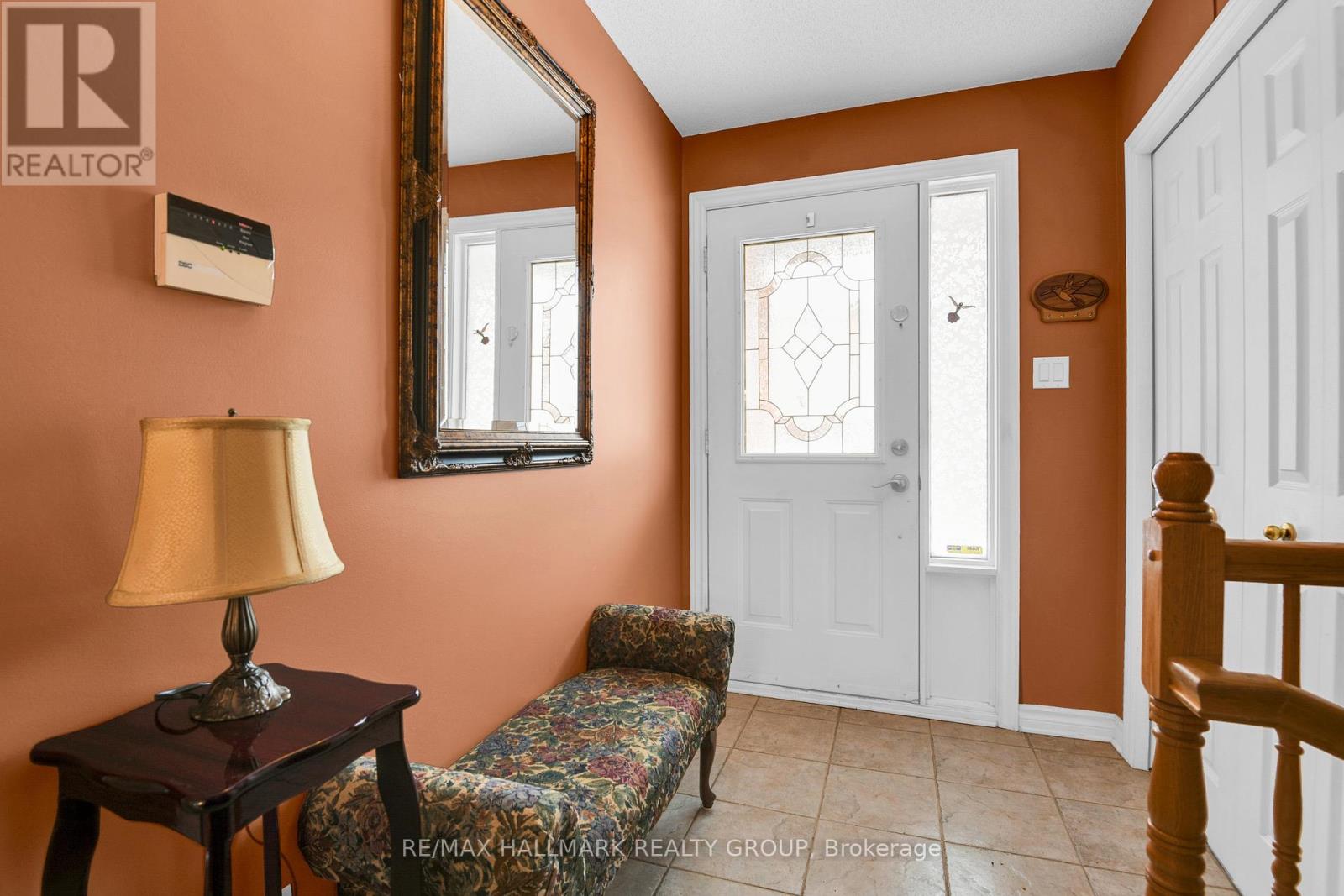 56 Roseanne Lane, Ottawa, Ontario  K1B 1C2 - Photo 4 - X12201512