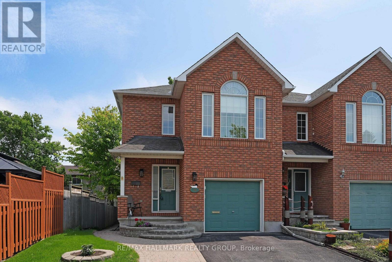 56 Roseanne Lane, Ottawa, Ontario  K1B 1C2 - Photo 3 - X12201512