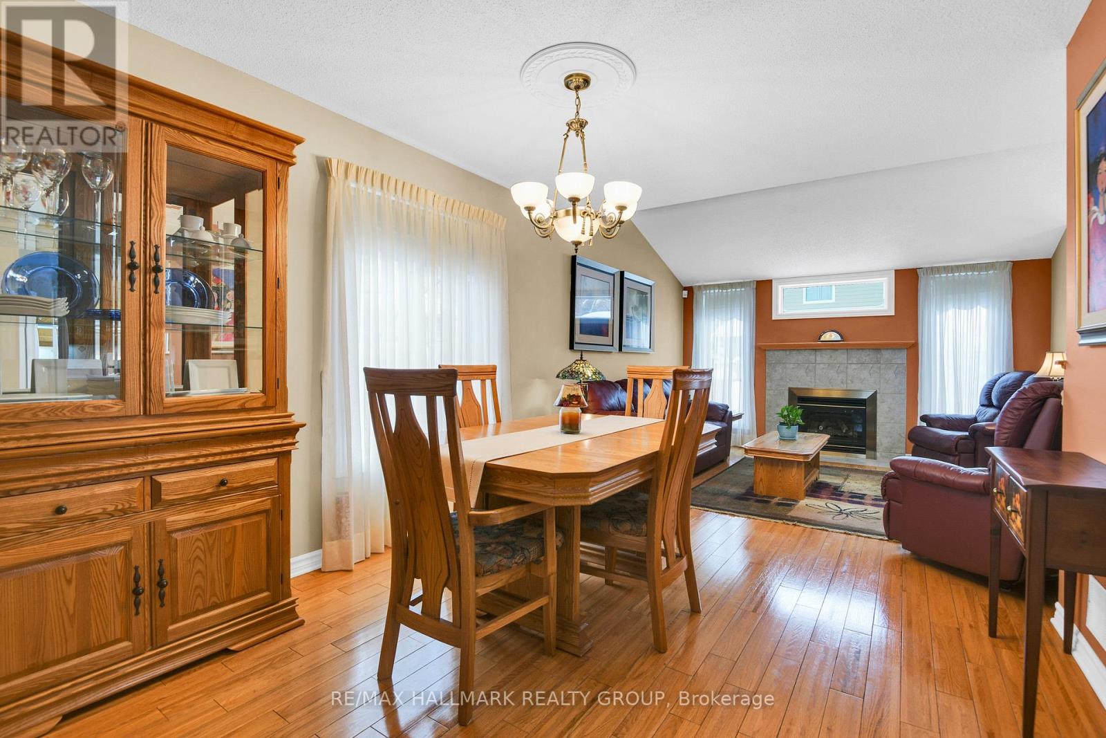 56 Roseanne Lane, Ottawa, Ontario  K1B 1C2 - Photo 8 - X12201512