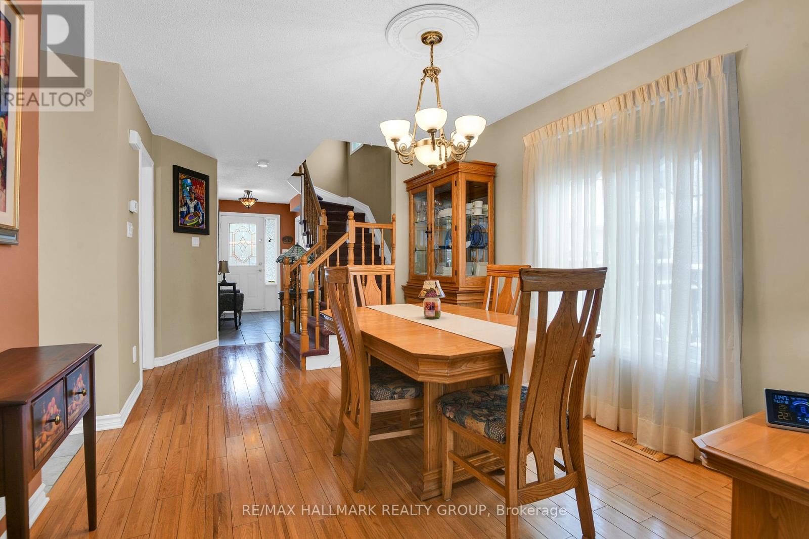 56 Roseanne Lane, Ottawa, Ontario  K1B 1C2 - Photo 9 - X12201512
