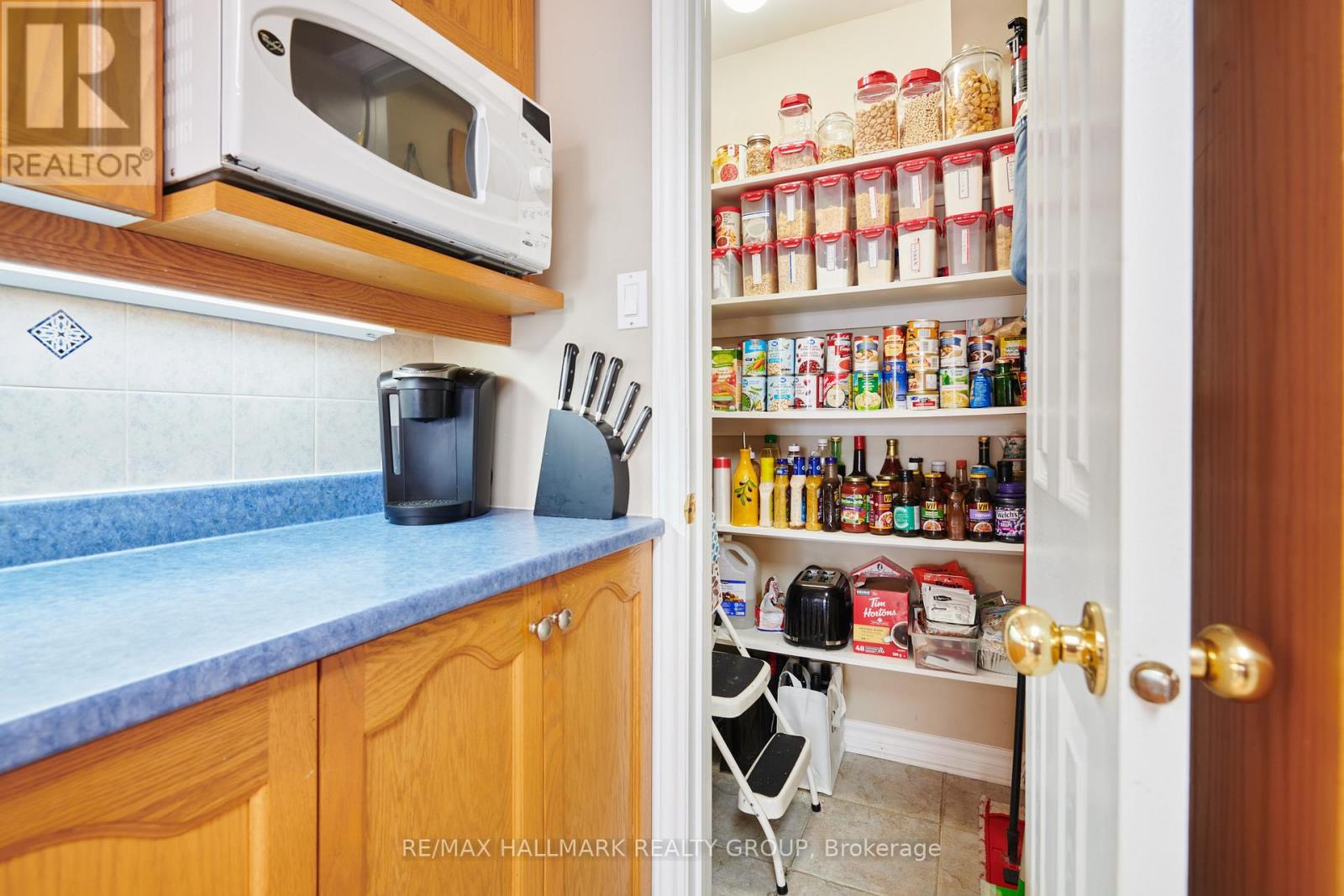 56 Roseanne Lane, Ottawa, Ontario  K1B 1C2 - Photo 15 - X12201512