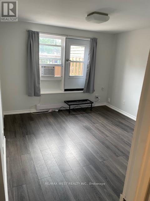 2 - 13 Sorauren Avenue, Toronto, Ontario  M6R 2C6 - Photo 5 - W12201900