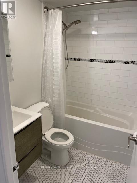 2 - 13 Sorauren Avenue, Toronto, Ontario  M6R 2C6 - Photo 7 - W12201900