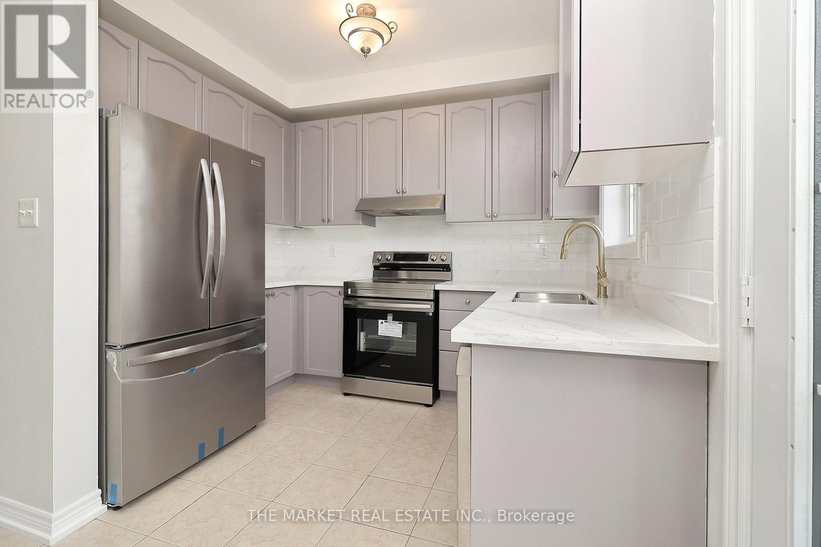 52 Pefferlaw Circle, Brampton, Ontario  L6Y 0K1 - Photo 10 - W12201902
