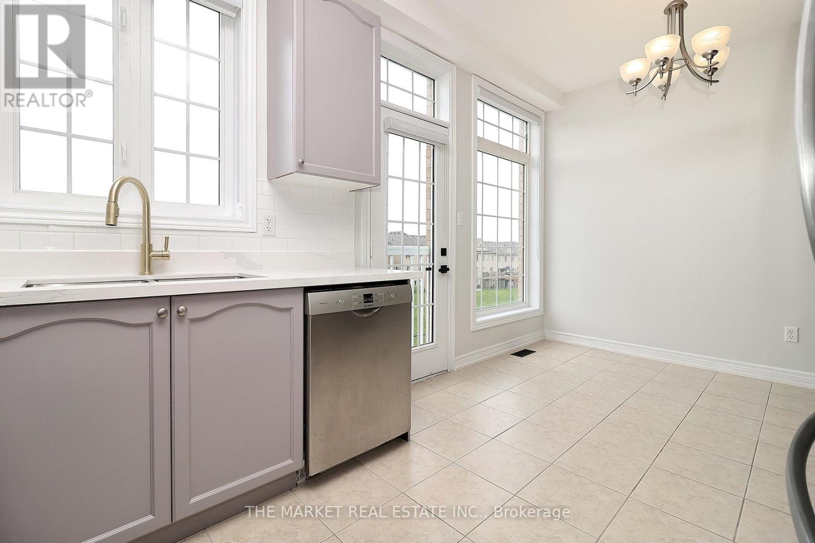 52 Pefferlaw Circle, Brampton, Ontario  L6Y 0K1 - Photo 11 - W12201902