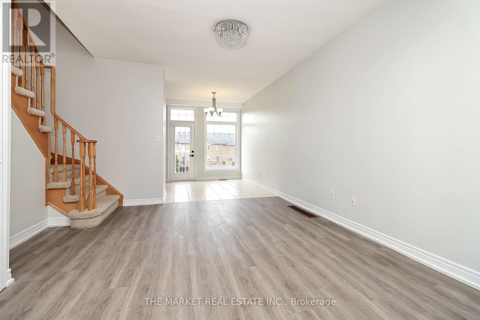 52 Pefferlaw Circle, Brampton, Ontario  L6Y 0K1 - Photo 6 - W12201902