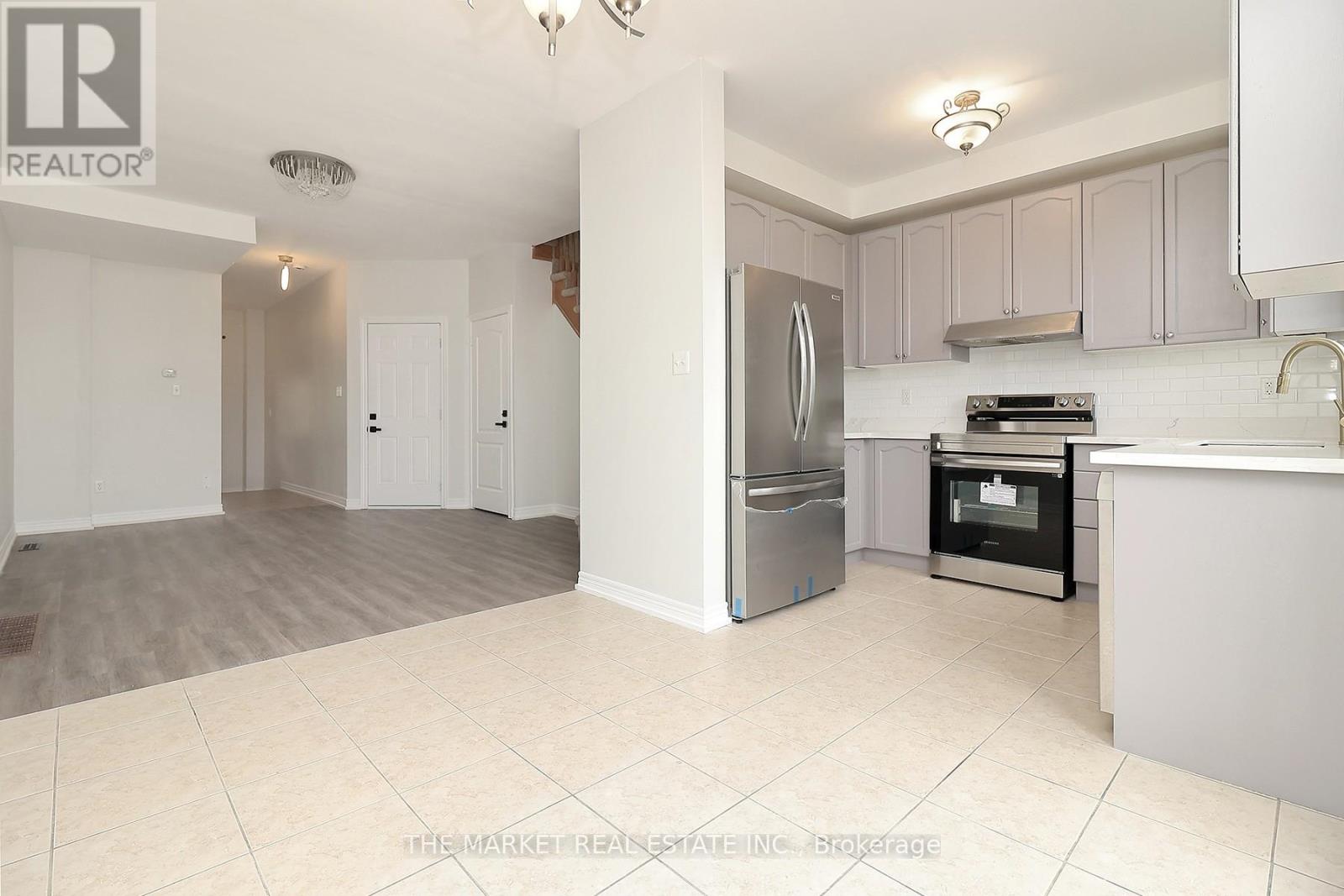 52 Pefferlaw Circle, Brampton, Ontario  L6Y 0K1 - Photo 9 - W12201902